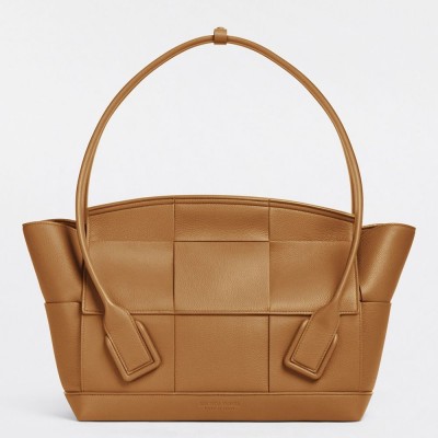 Bottega Veneta Arco Medium Bag In Caramel Grained Leather
