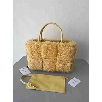 Bottega Veneta Arco Tote In Beige Intrecciato Shearling