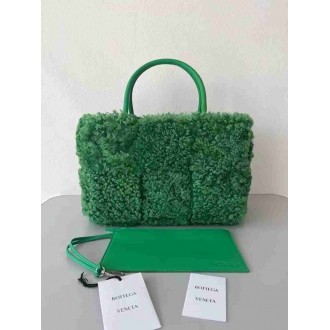 Bottega Veneta Arco Tote In Green Intrecciato Shearling