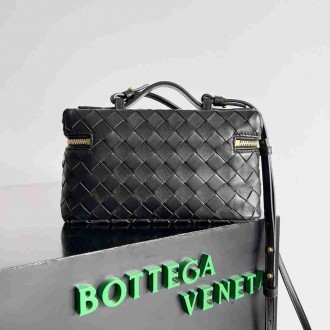 Bottega Veneta Bang Bang Vanity Case in Black Intrecciato Leather