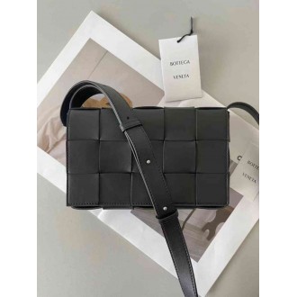 Bottega Veneta Cassett Bag In Black Intrecciato Lambskin