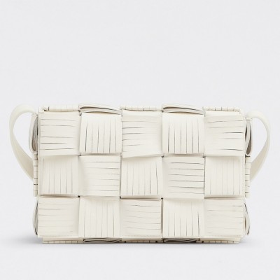 Bottega Veneta Cassett Fringed Bag In White Lambskin