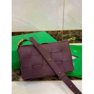 Bottega Veneta Cassette Bag In Burgundy Grained Leather