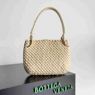 Bottega Veneta Clicker Small Bag in Porridge Intrecciato Lambskin