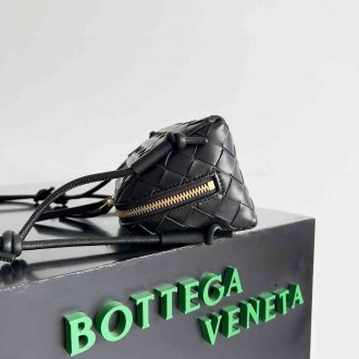 Bottega Veneta Concert Pouch in Black Intrecciato Lambskin