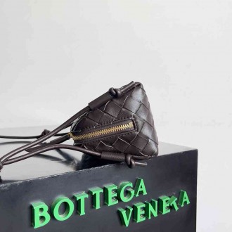 Bottega Veneta Concert Pouch in Fondant Intrecciato Lambskin