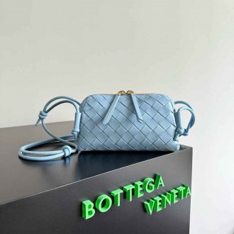 Bottega Veneta Concert Pouch in Lunar Intrecciato Lambskin