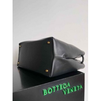 Bottega Veneta Large Andiamo Bag in Black Smooth Calfskin