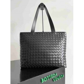 Bottega Veneta Large Zipped Tote in Black Intrecciato Calfskin
