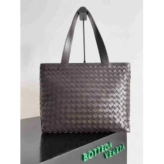 Bottega Veneta Large Zipped Tote in Fondant Intrecciato Calfskin