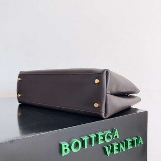 Bottega Veneta Medium Andiamo Bag in Fondant Smooth Calfskin