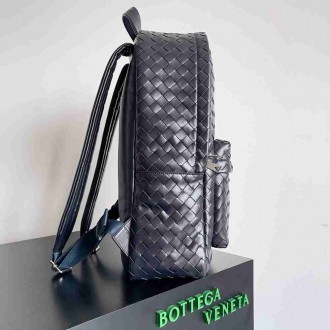 Bottega Veneta Medium Backpack In Dark Blue Intrecciato Calfskin