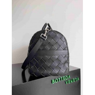 Bottega Veneta Medium Duffle Bag in Black Intrecciato Grained Calfskin