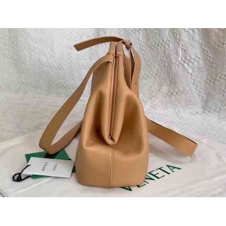 Bottega Veneta Medium Point Top Handle Bag In Beige Leather