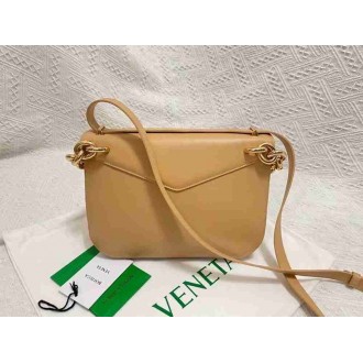 Bottega Veneta Mount Medium Envelope Bag In Almond Calfskin