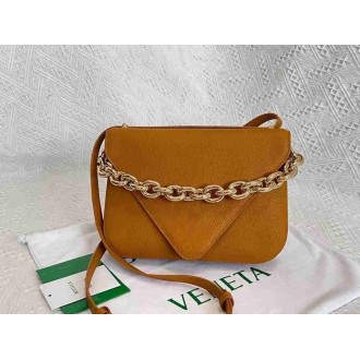 Bottega Veneta Mount Medium Envelope Bag In Cob Leather