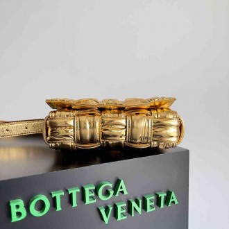 Bottega Veneta Small Cassette Bag In Gold Metallic Lambskin