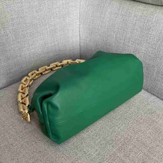 Bottega Veneta The Chain Pouch In Green Calfskin
