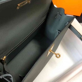 Hermes Vert Amande Epsom Kelly 28cm Sellier Bag GHW