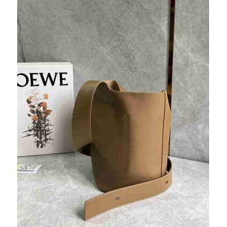 Loewe Medium Pebble Bucket Bag in Oak Calfskin