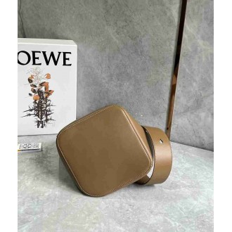 Loewe Medium Pebble Bucket Bag in Oak Calfskin